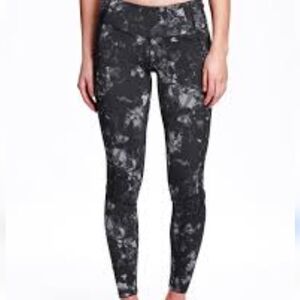 Lululemon leggings size 4.